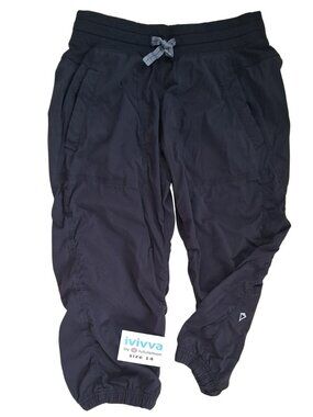 Ivivva Girl by Lululemon 🍋Live to Move Crop black pockets drawstring size 14